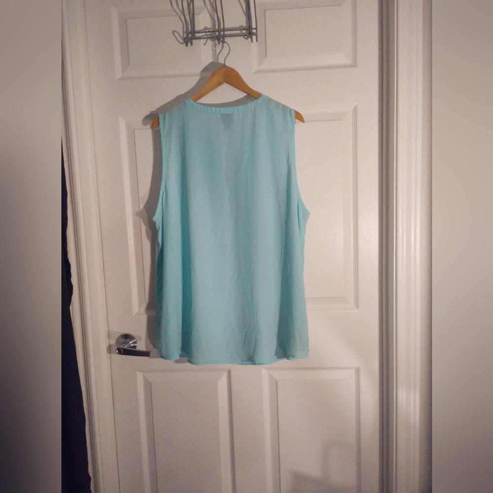 Worthington Plus Size Sleeveless Lightweight Flowy Blouse 3x - Picture 4 of 13